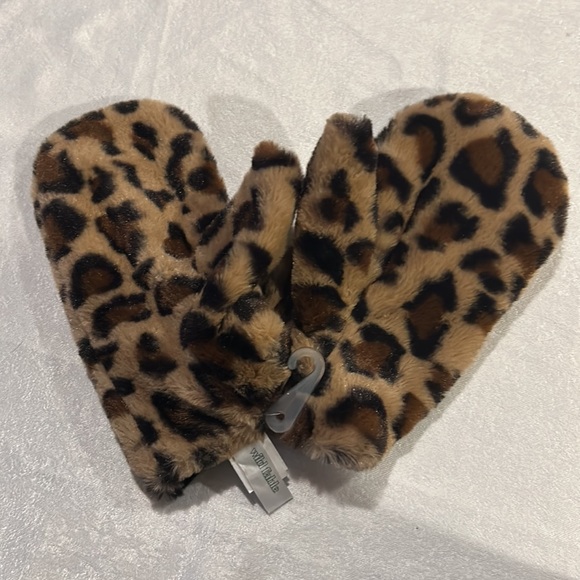COPY - Leopard Winter Mittens - Picture 3 of 3